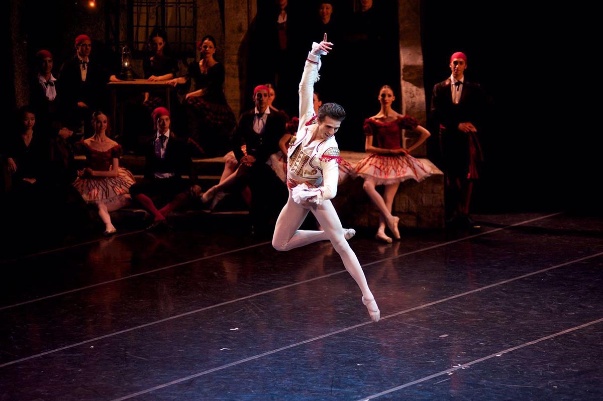 antonino-sutera-su-pavimento-danza-teatro